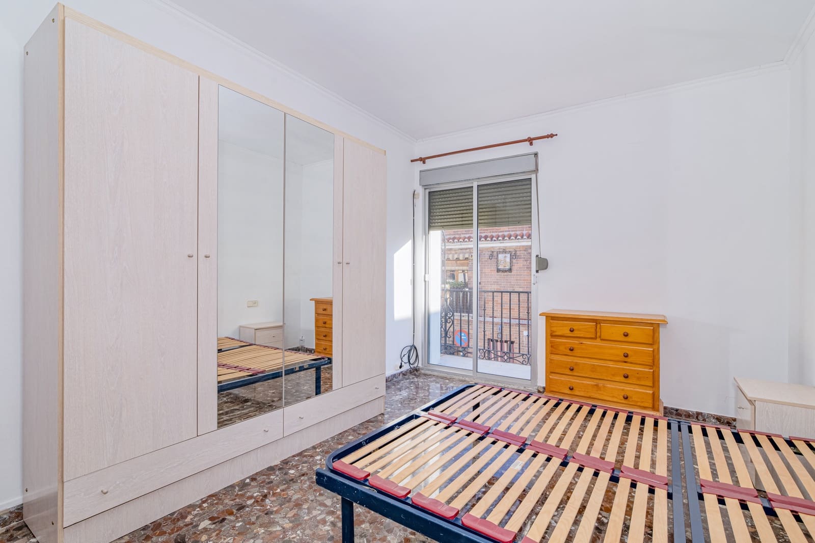 5 slaapkamer Rijtjeshuis te koop in Granada stad met garage - € 449.900 (Ref: 9470641)