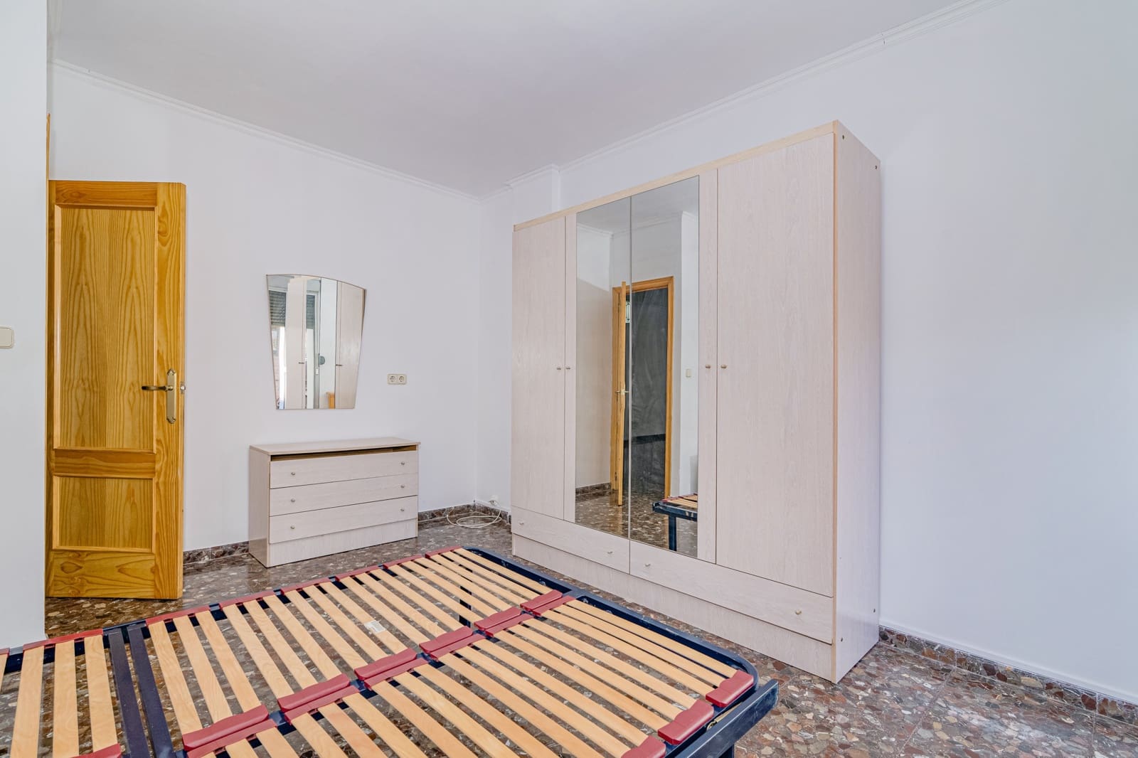 5 slaapkamer Rijtjeshuis te koop in Granada stad met garage - € 449.900 (Ref: 9470641)