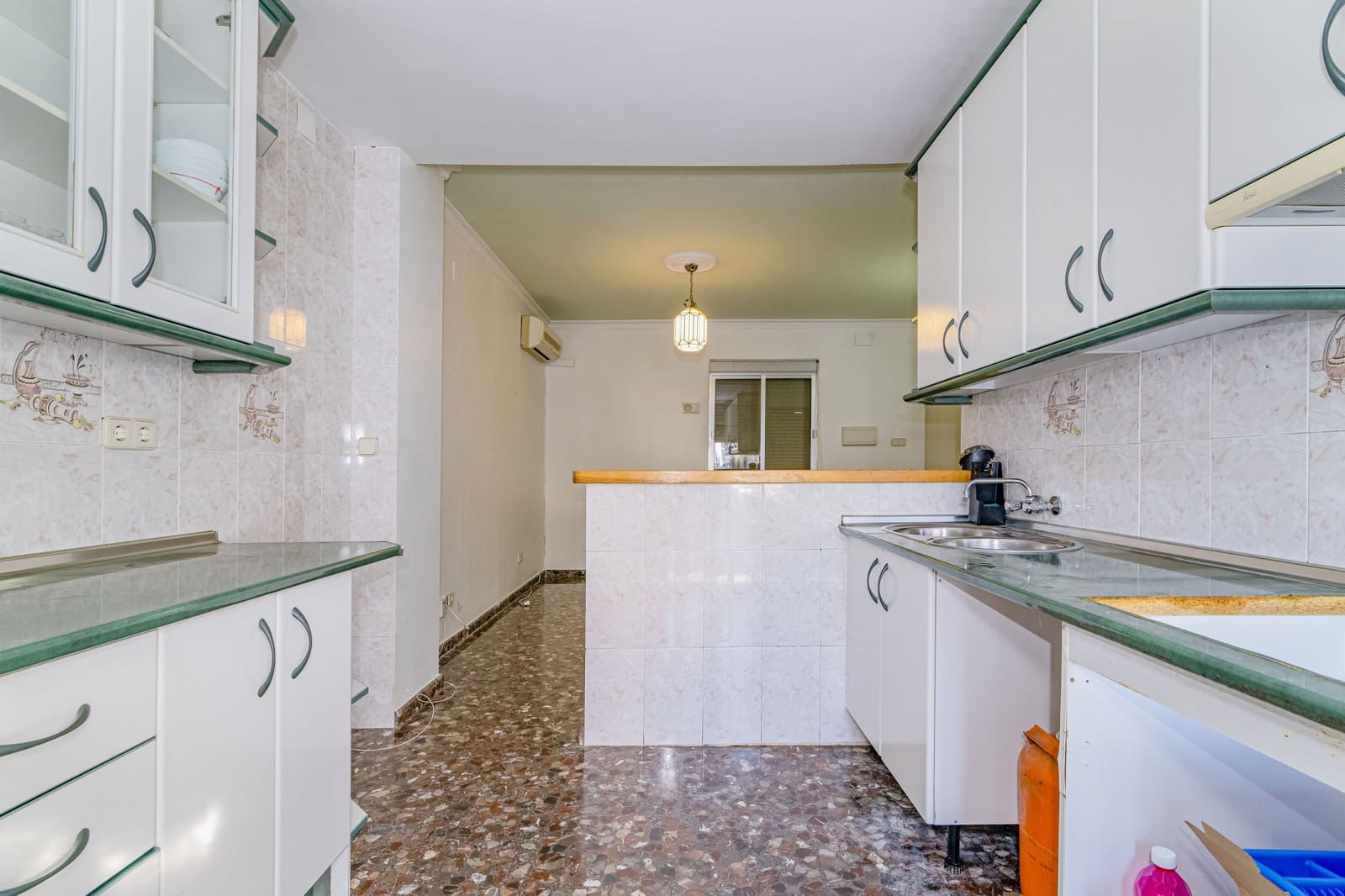 5 slaapkamer Rijtjeshuis te koop in Granada stad met garage - € 449.900 (Ref: 9470641)