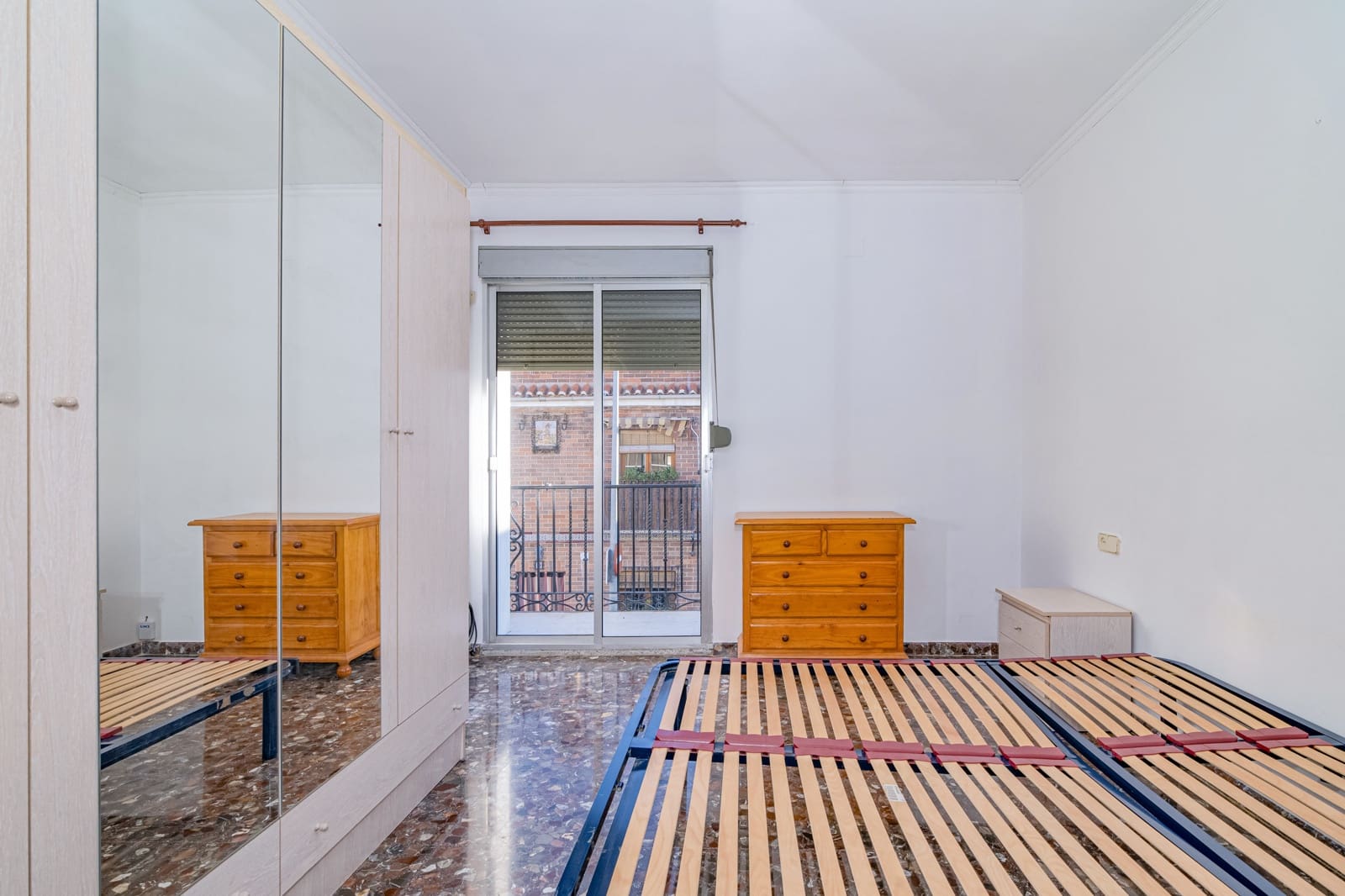 5 slaapkamer Rijtjeshuis te koop in Granada stad met garage - € 449.900 (Ref: 9470641)