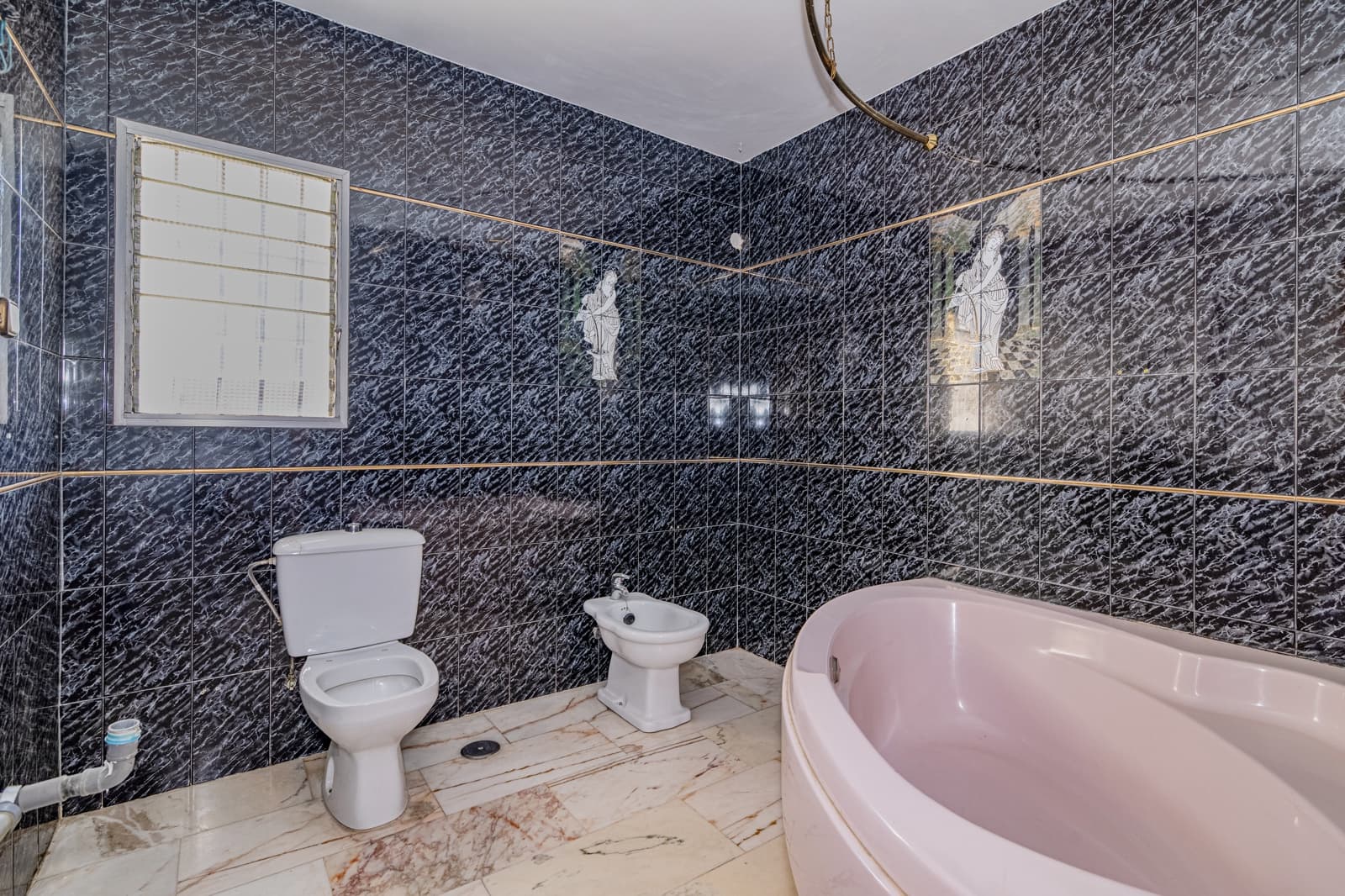 5 slaapkamer Rijtjeshuis te koop in Granada stad met garage - € 449.900 (Ref: 9470641)