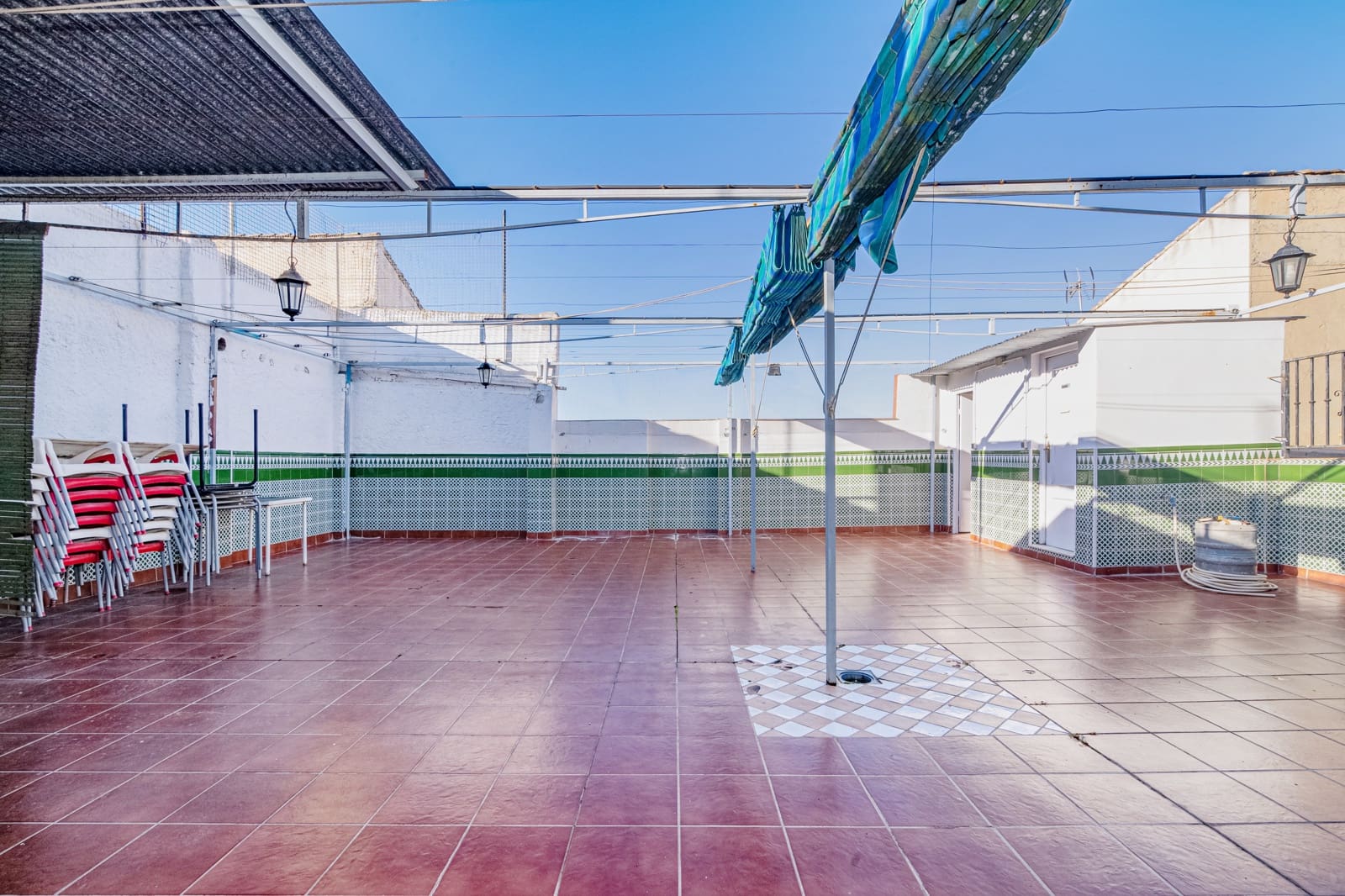 5 slaapkamer Rijtjeshuis te koop in Granada stad met garage - € 449.900 (Ref: 9470641)