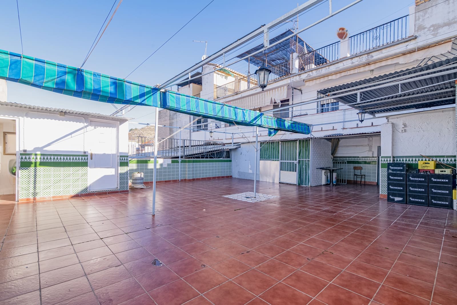 5 slaapkamer Rijtjeshuis te koop in Granada stad met garage - € 449.900 (Ref: 9470641)