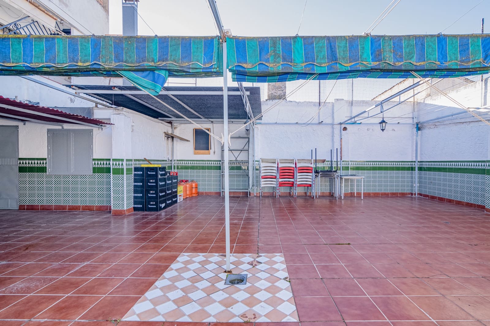 5 slaapkamer Rijtjeshuis te koop in Granada stad met garage - € 449.900 (Ref: 9470641)