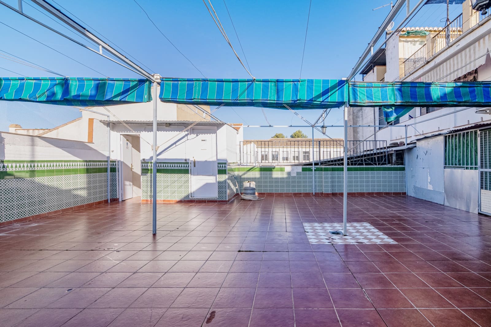 5 slaapkamer Rijtjeshuis te koop in Granada stad met garage - € 449.900 (Ref: 9470641)