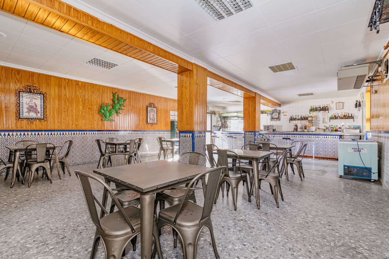 5 slaapkamer Rijtjeshuis te koop in Granada stad met garage - € 449.900 (Ref: 9470641)