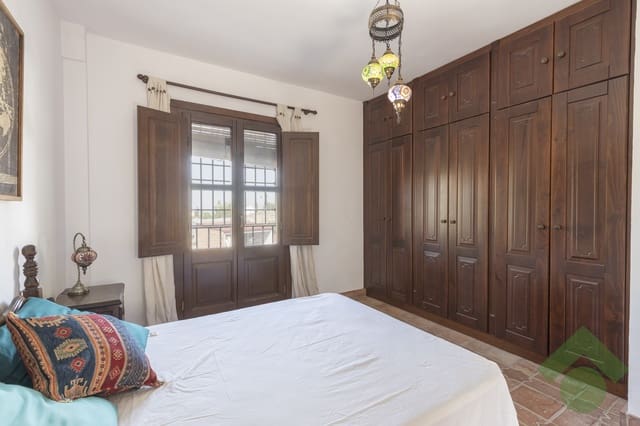 3 bedroom Townhouse for sale in Albaicin, Granada city with pool garage - € 749,900 (Ref: 9506824)