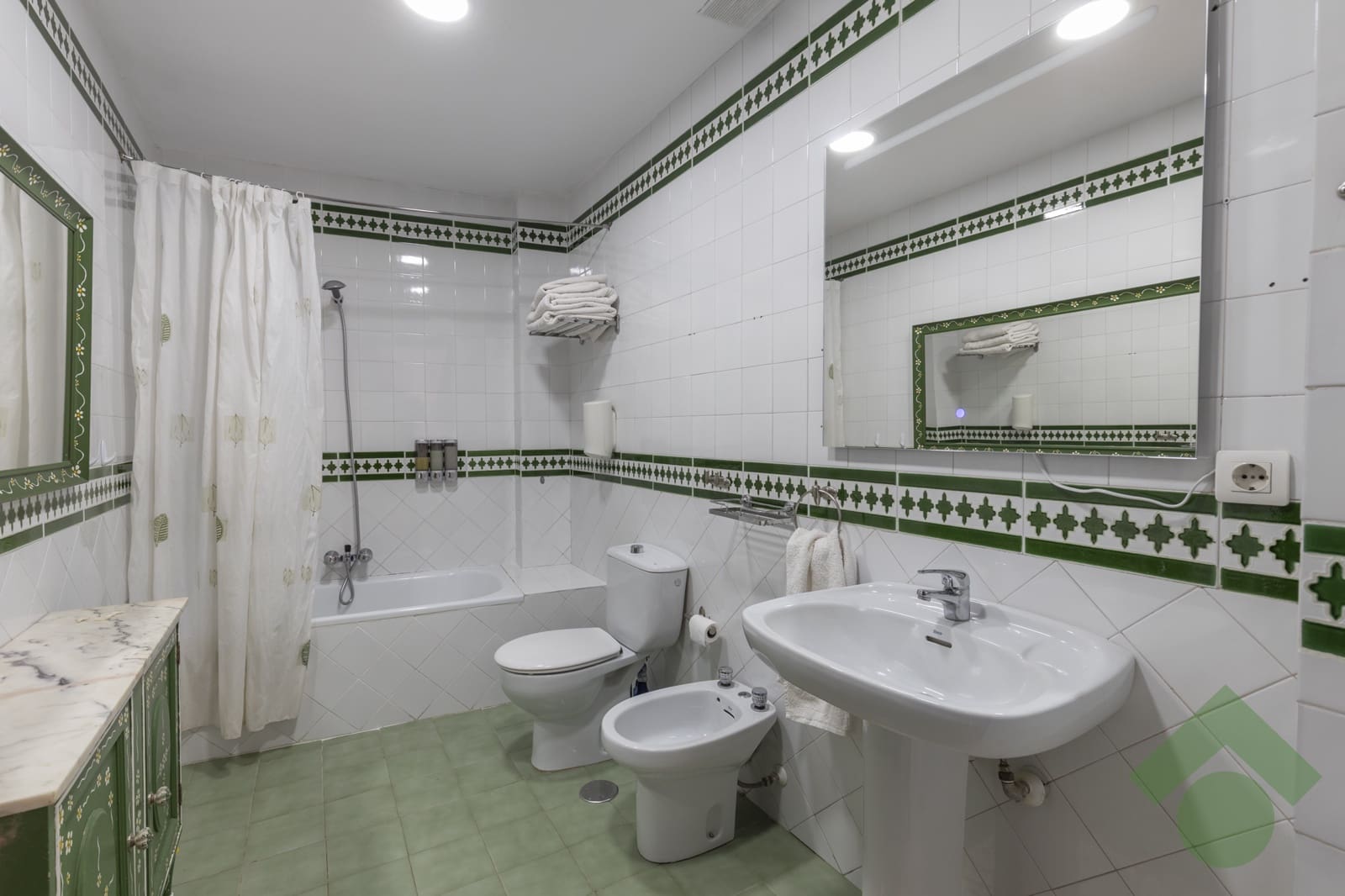 3 bedroom Townhouse for sale in Granada city with pool garage - € 749,900 (Ref: 9506824)