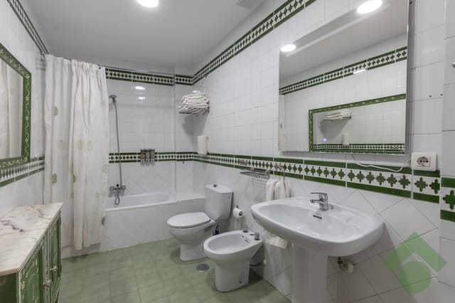 3 bedroom Townhouse for sale in Albaicin, Granada city with pool garage - € 749,900 (Ref: 9506824)