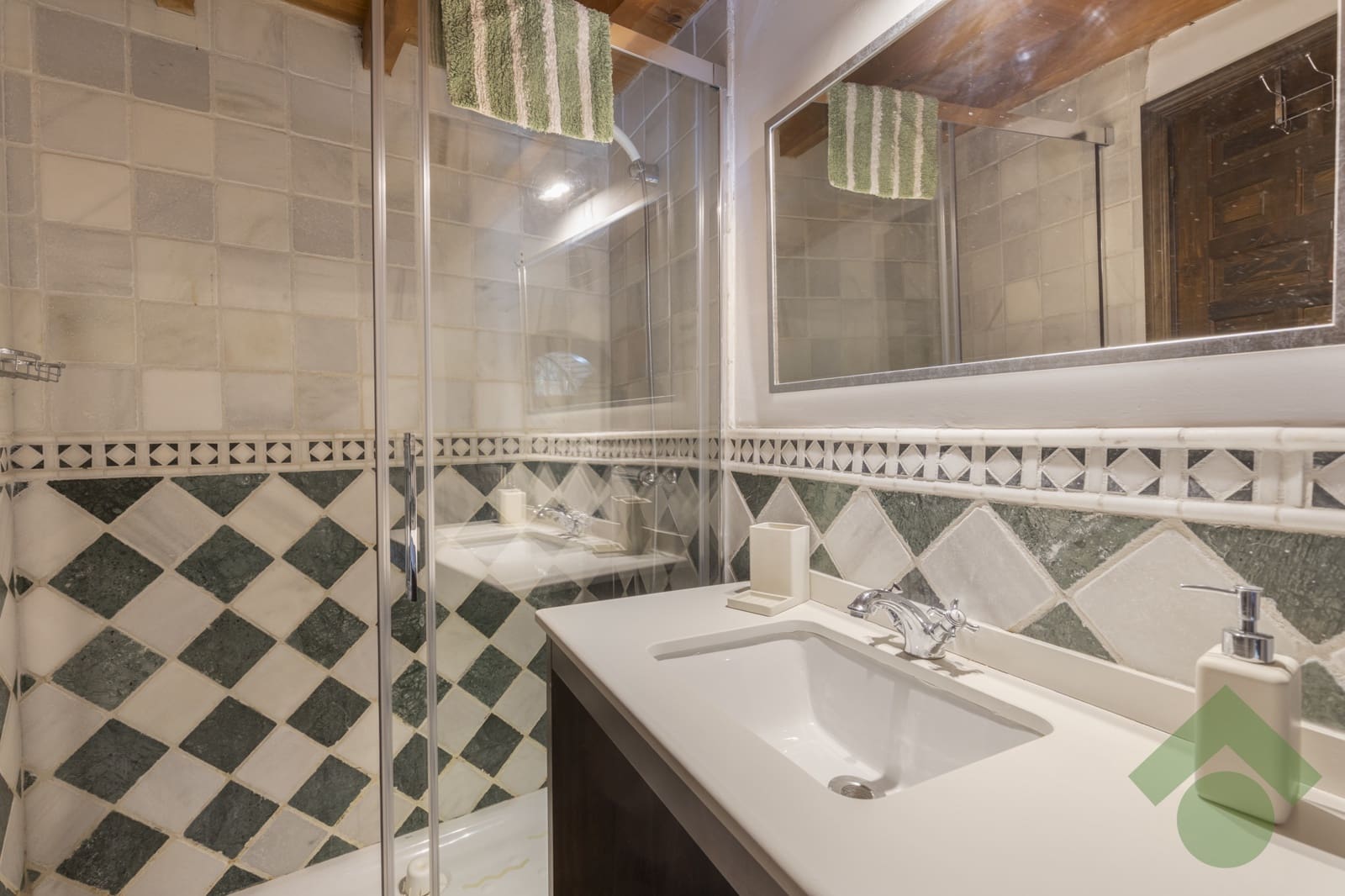 3 bedroom Townhouse for sale in Granada city with pool garage - € 749,900 (Ref: 9506824)