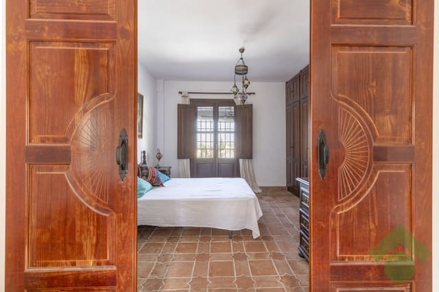 3 bedroom Townhouse for sale in Albaicin, Granada city with pool garage - € 749,900 (Ref: 9506824)