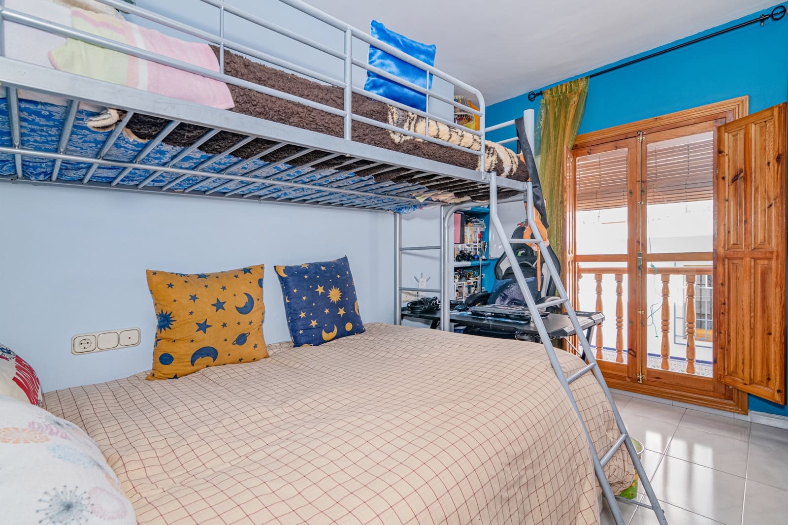 6 bedroom Townhouse for sale in Granada city with pool - € 570,000 (Ref: 9506902)