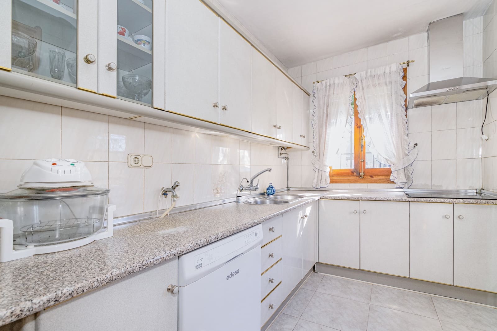 6 bedroom Townhouse for sale in Granada city with pool - € 570,000 (Ref: 9506902)