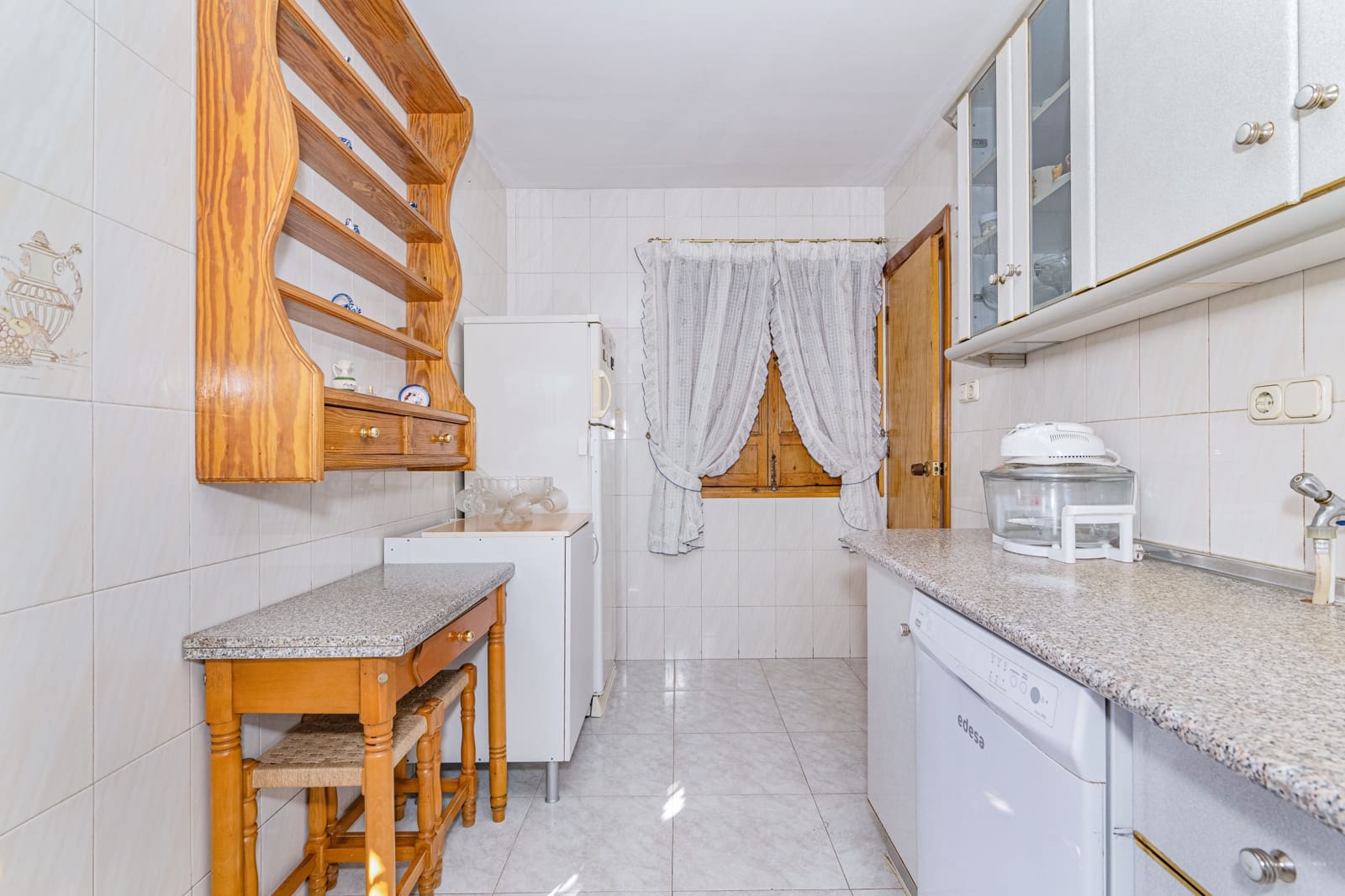 6 bedroom Townhouse for sale in Granada city with pool - € 570,000 (Ref: 9506902)