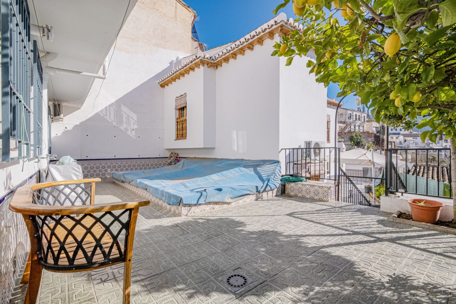 6 bedroom Townhouse for sale in Granada city with pool - € 570,000 (Ref: 9506902)