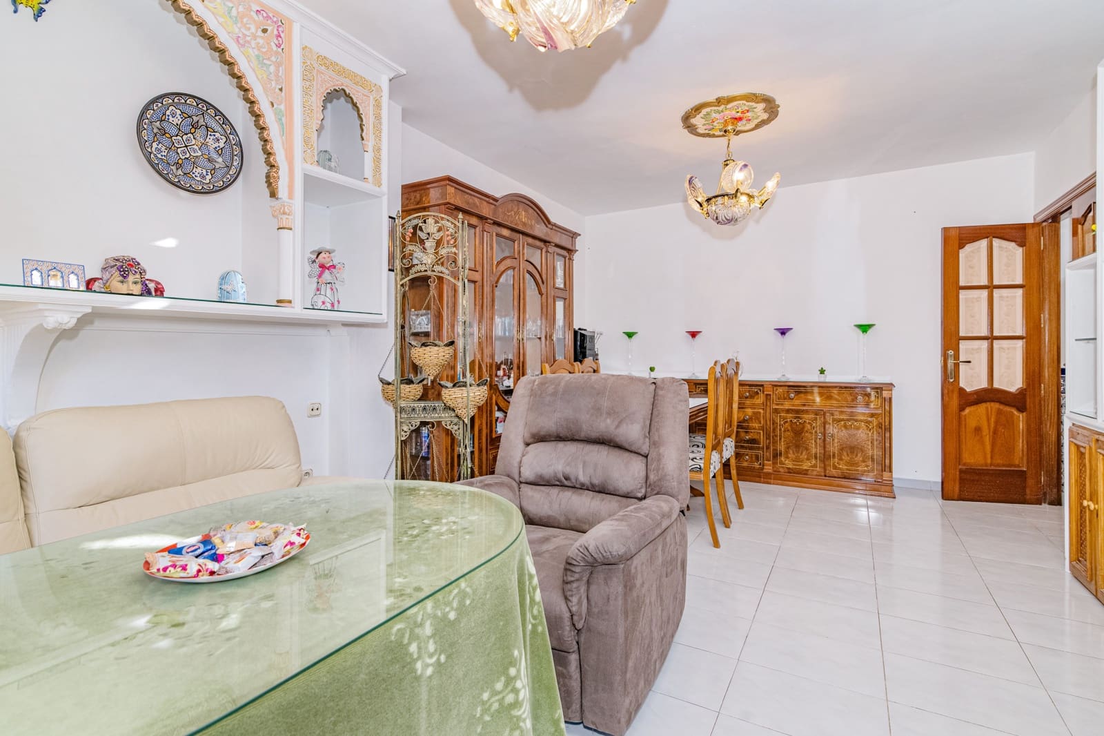 6 bedroom Townhouse for sale in Granada city with pool - € 570,000 (Ref: 9506902)