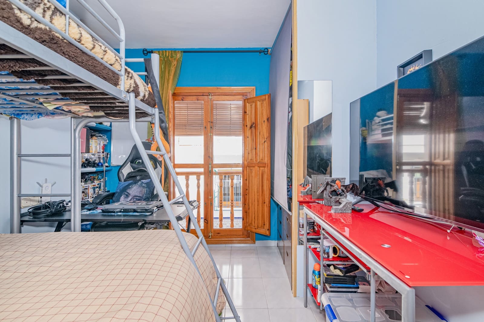 6 bedroom Townhouse for sale in Granada city with pool - € 570,000 (Ref: 9506902)