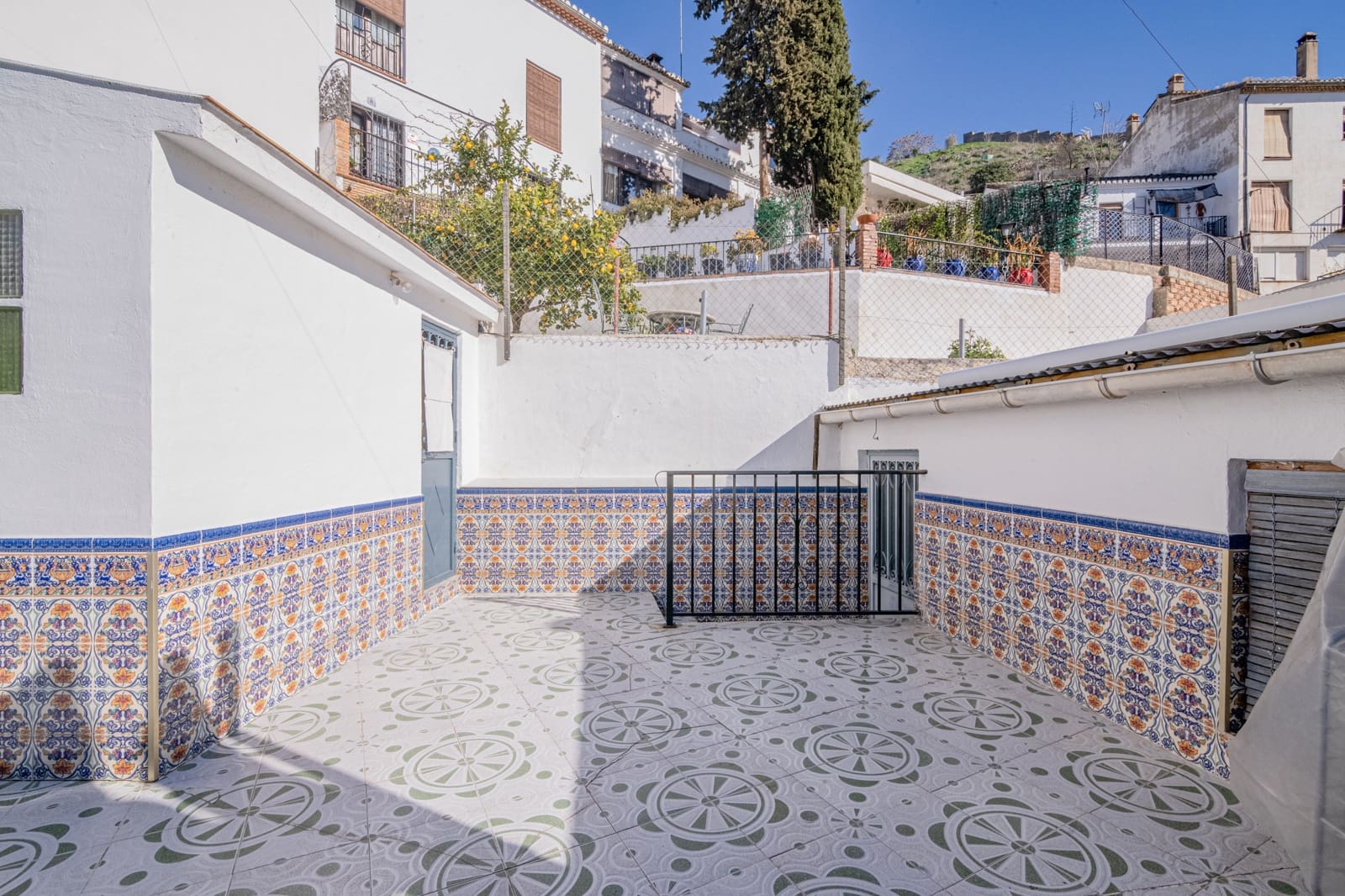 6 bedroom Townhouse for sale in Granada city with pool - € 570,000 (Ref: 9506902)