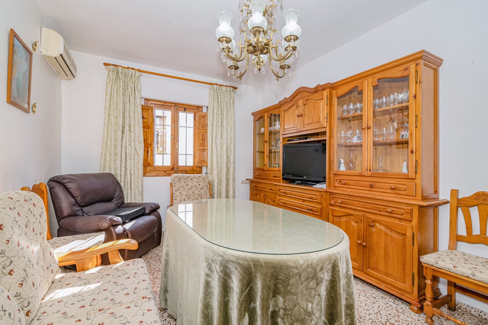 6 bedroom Townhouse for sale in Granada city with pool - € 570,000 (Ref: 9506902)