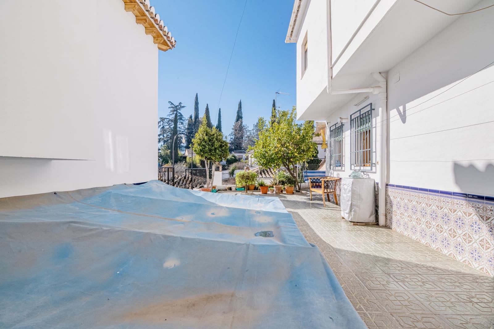 6 bedroom Townhouse for sale in Granada city with pool - € 570,000 (Ref: 9506902)