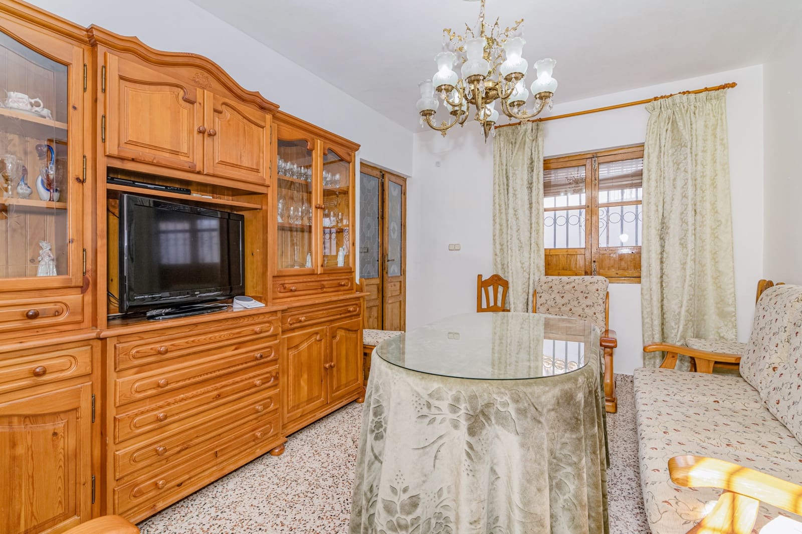 6 bedroom Townhouse for sale in Granada city with pool - € 570,000 (Ref: 9506902)