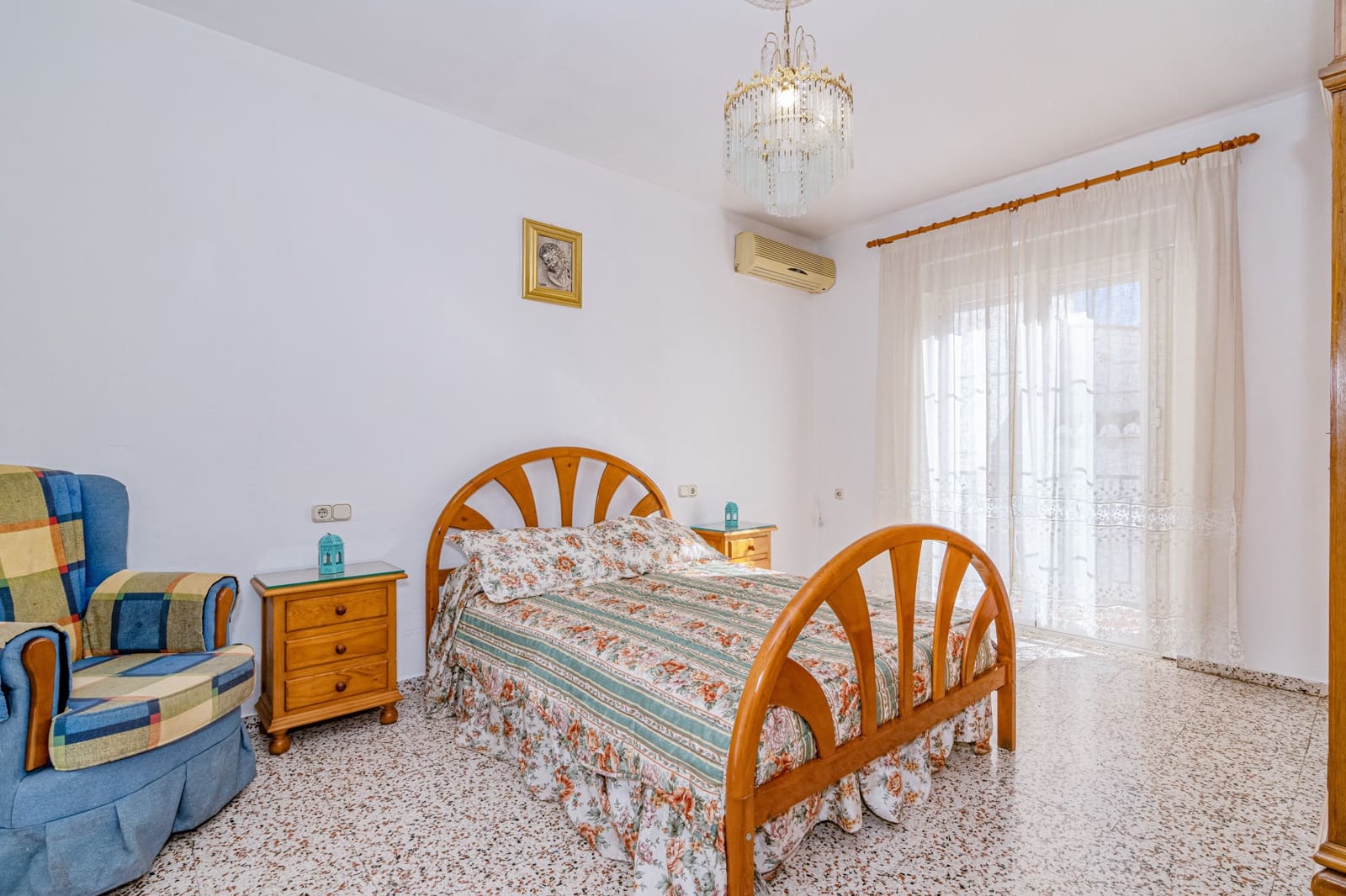 6 bedroom Townhouse for sale in Granada city with pool - € 570,000 (Ref: 9506902)