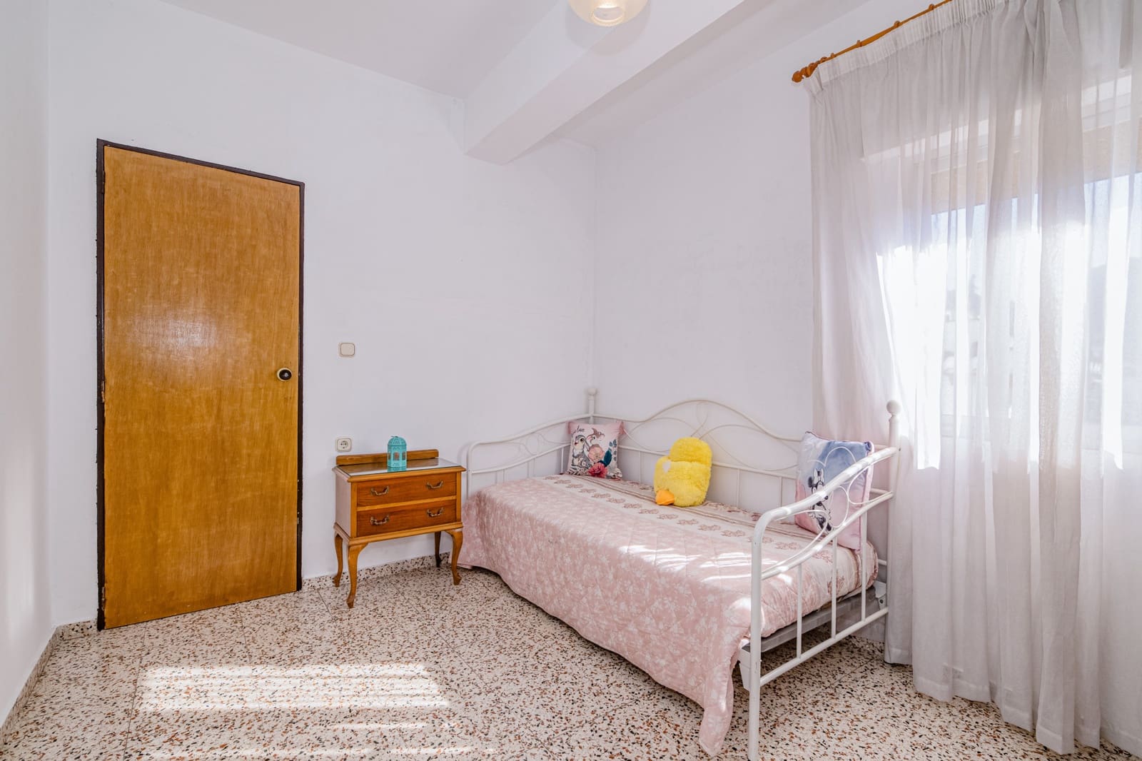 6 bedroom Townhouse for sale in Granada city with pool - € 570,000 (Ref: 9506902)