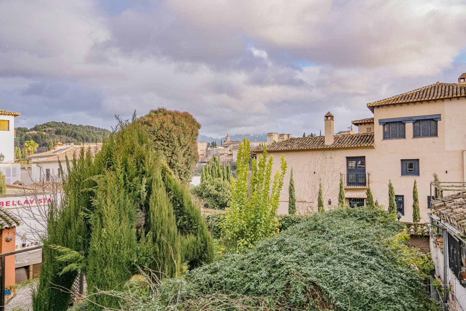 Townhouse for sale in Granada city - € 1,490,000 (Ref: 9566695)