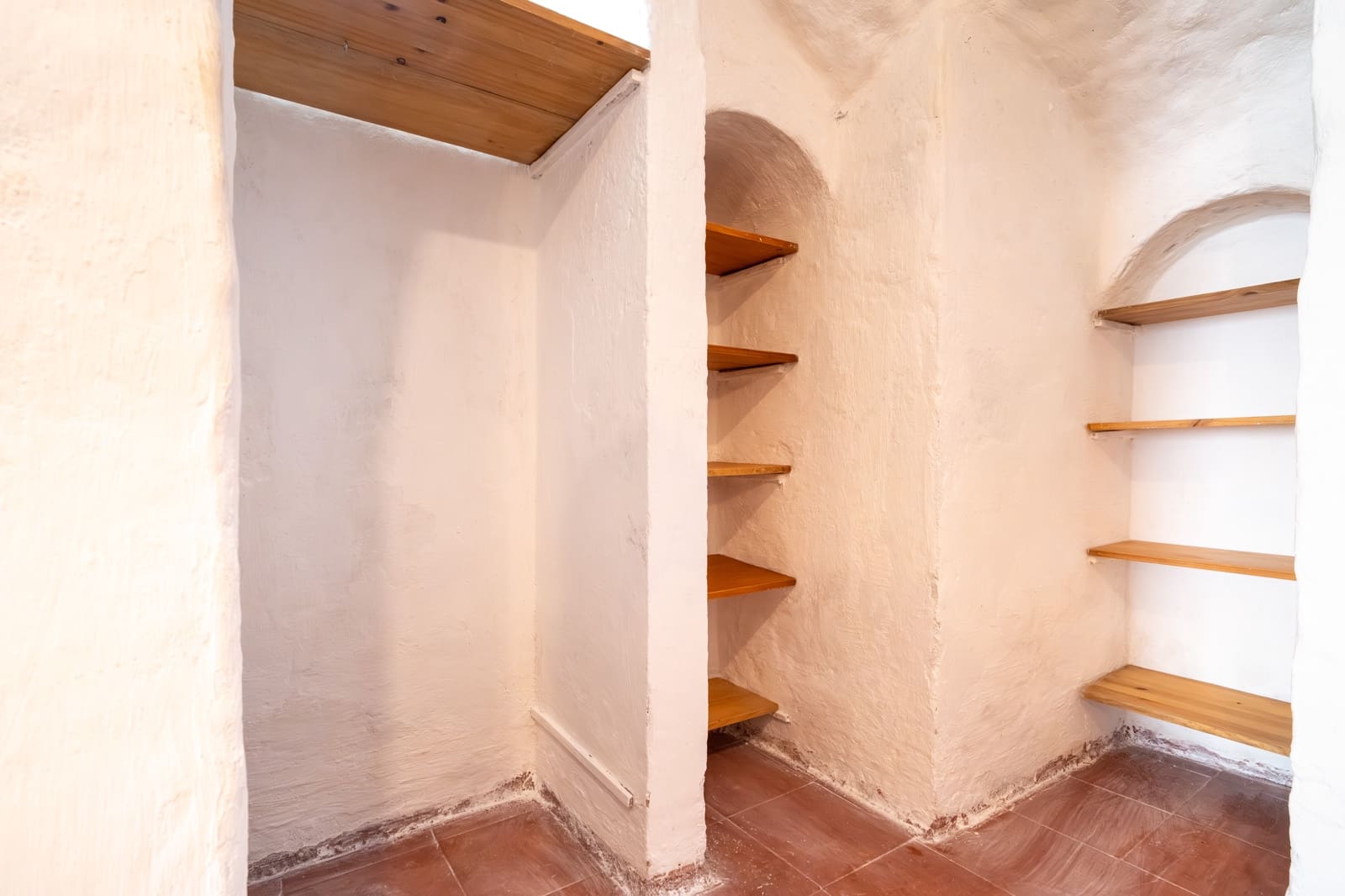 Hulehus til salg i Granada by - € 69.900 (Ref: 9852964)