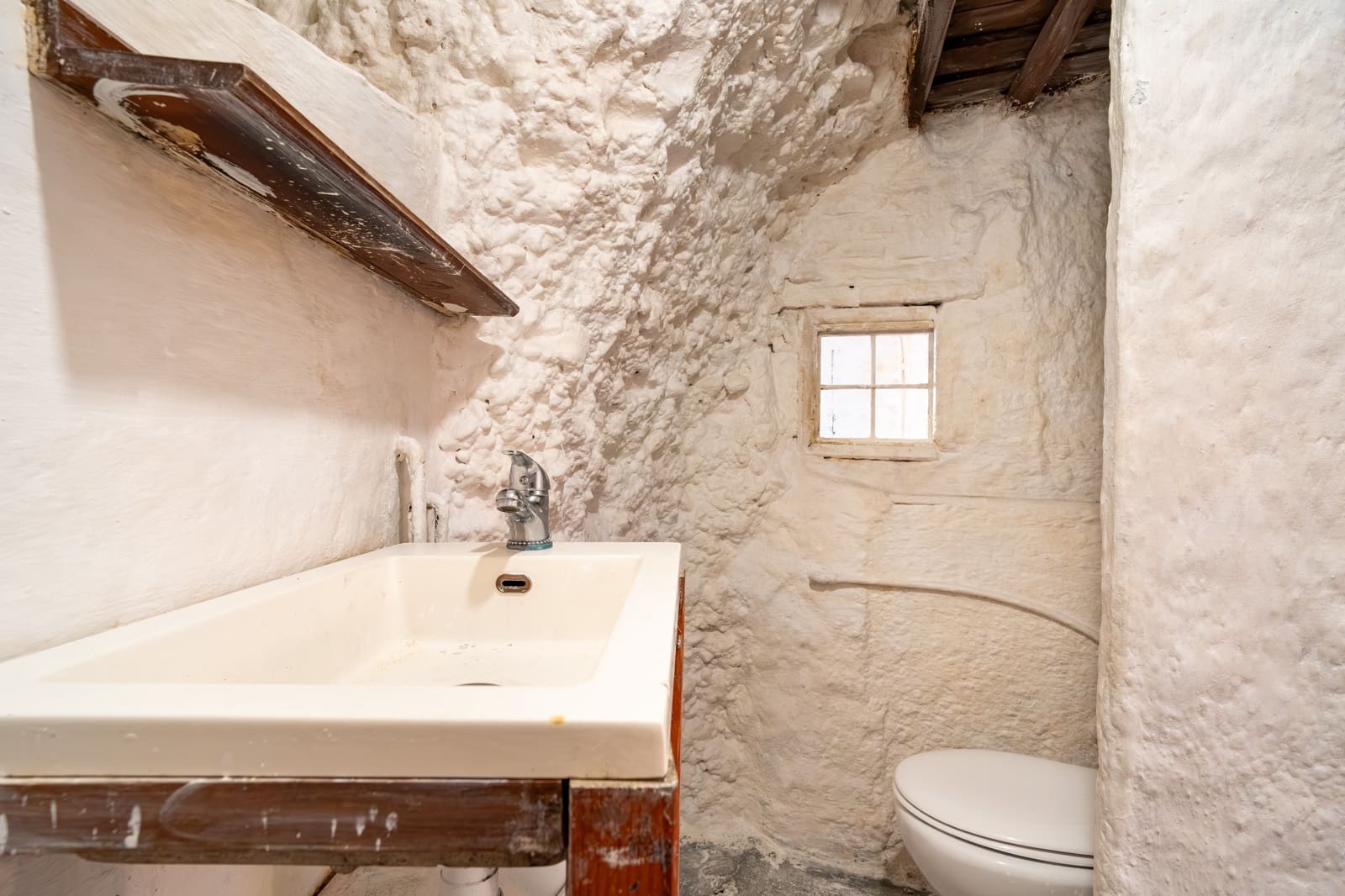 Hulehus til salg i Granada by - € 69.900 (Ref: 9852964)
