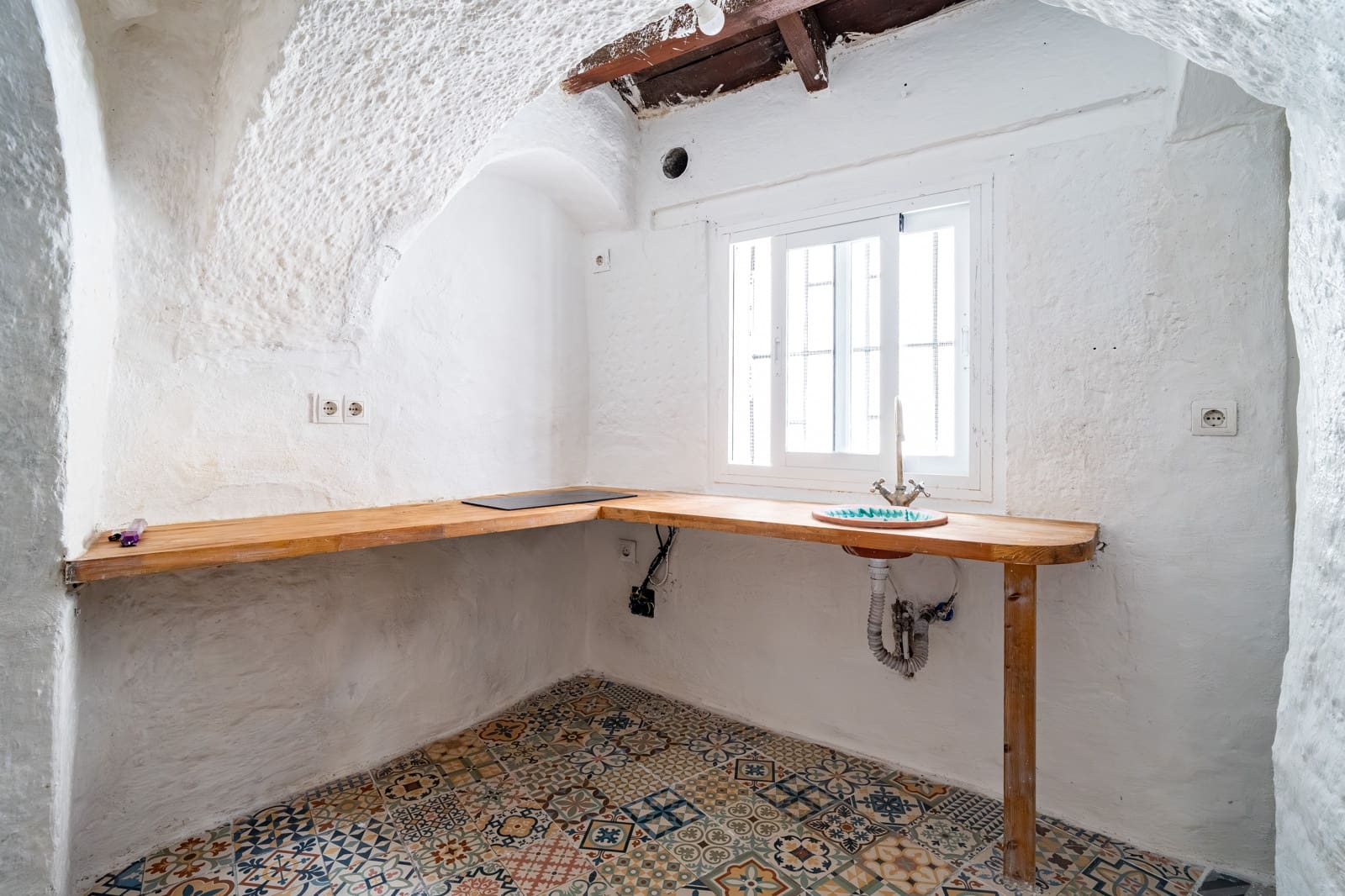 Hulehus til salg i Granada by - € 69.900 (Ref: 9852964)