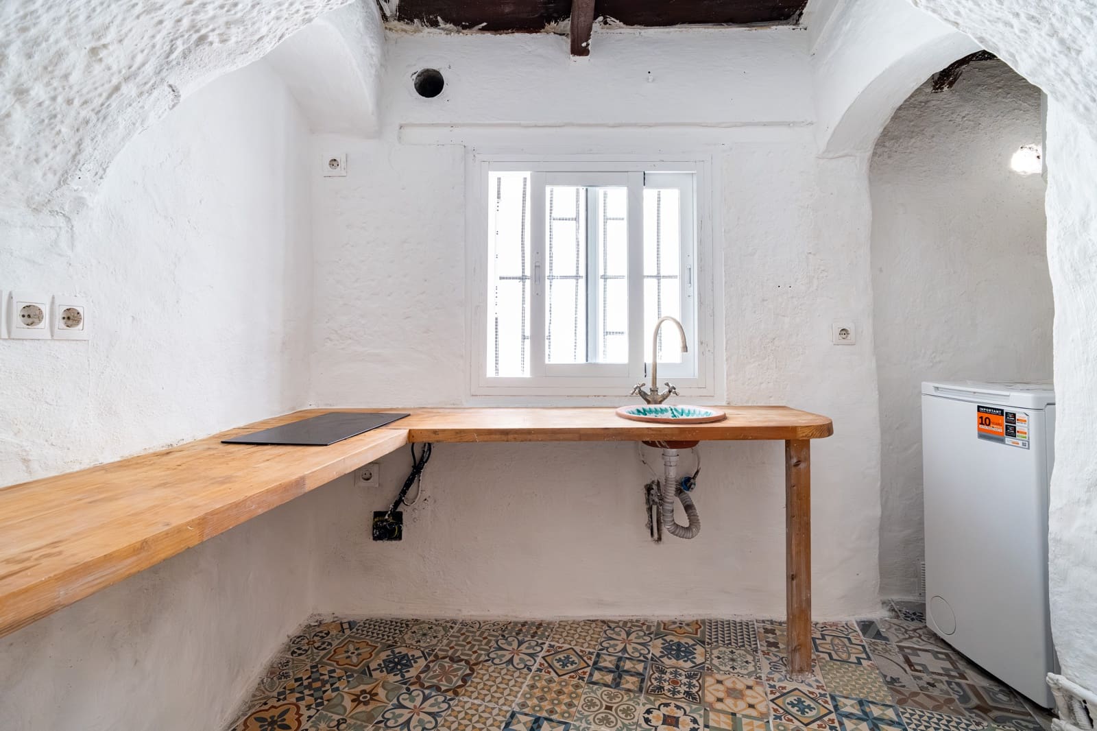 Hulehus til salg i Granada by - € 69.900 (Ref: 9852964)