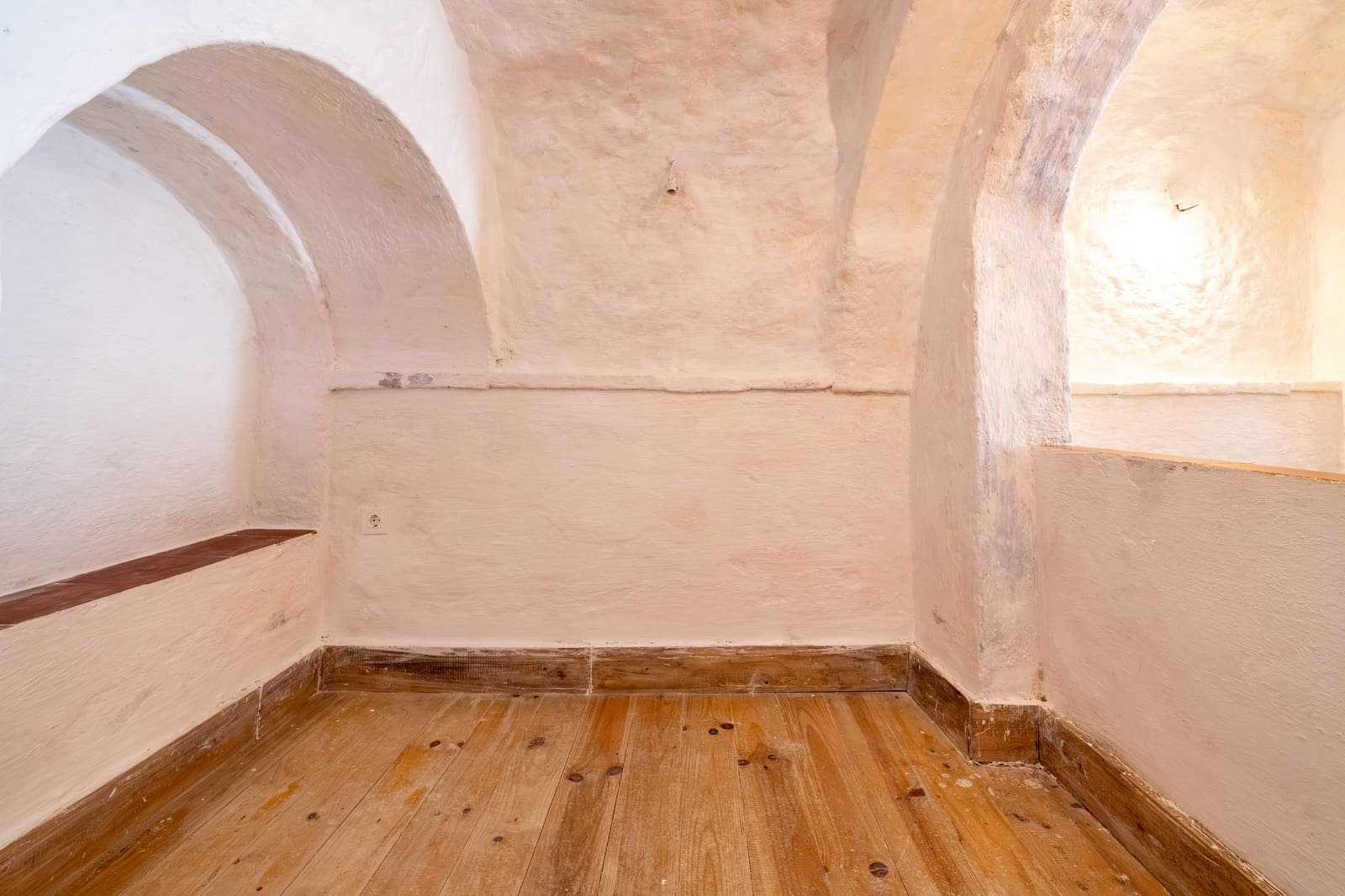 Hulehus til salg i Granada by - € 69.900 (Ref: 9852964)