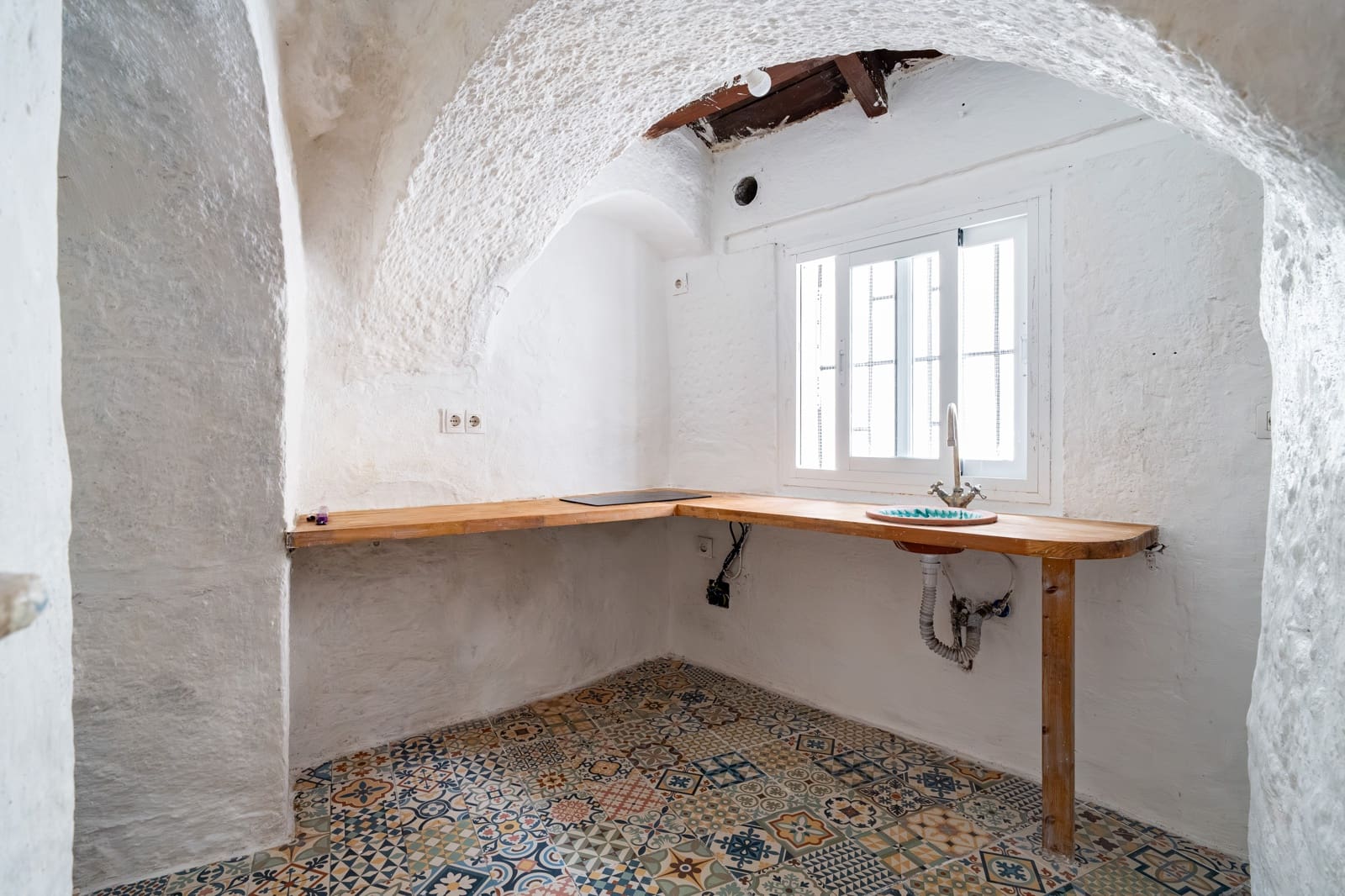 Hulehus til salg i Granada by - € 69.900 (Ref: 9852964)