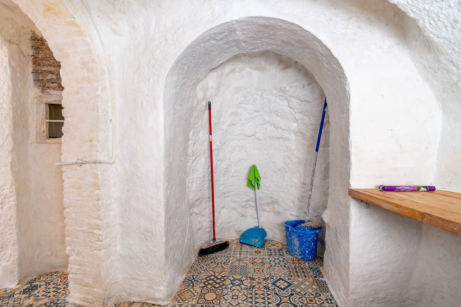 Hulehus til salg i Granada by - € 69.900 (Ref: 9852964)