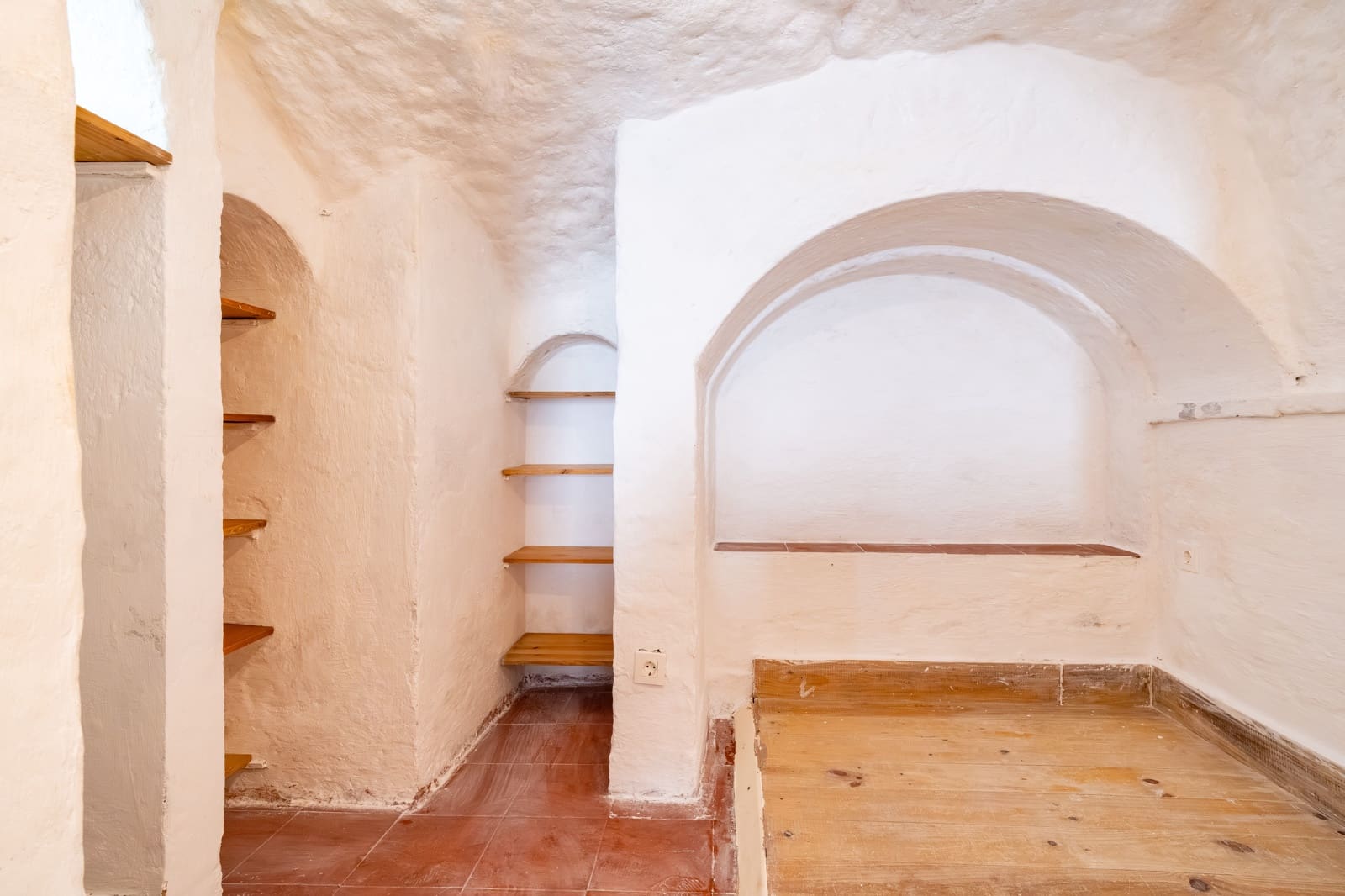 Hulehus til salg i Granada by - € 69.900 (Ref: 9852964)