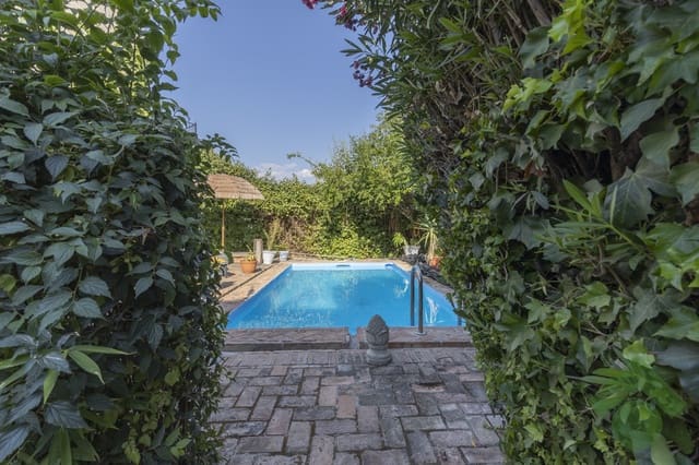 3 sypialnia Willa na sprzedaż w Albaicin, Miasto Grenada z basenem - 1 070 000 € (Ref: 9950432)
