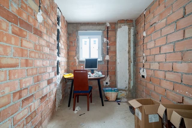4 soverom Hus til salgs i Albaicin, Granada by - € 139 000 (Ref: 9961097)