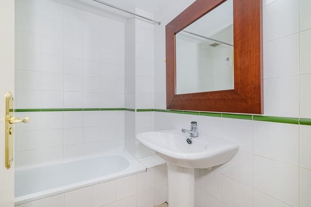 3 soverom Hus til salgs i Granada by med svømmebasseng garasje - € 349 900 (Ref: 9972276)