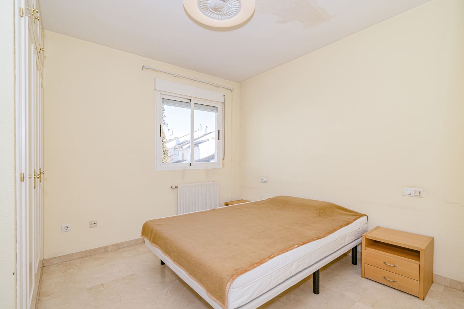 3 soveværelse Byhus til salg i Granada by med swimmingpool garage - € 349.900 (Ref: 9972276)