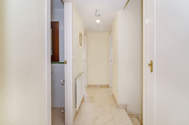 3 soverom Hus til salgs i Granada by med svømmebasseng garasje - € 349 900 (Ref: 9972276)