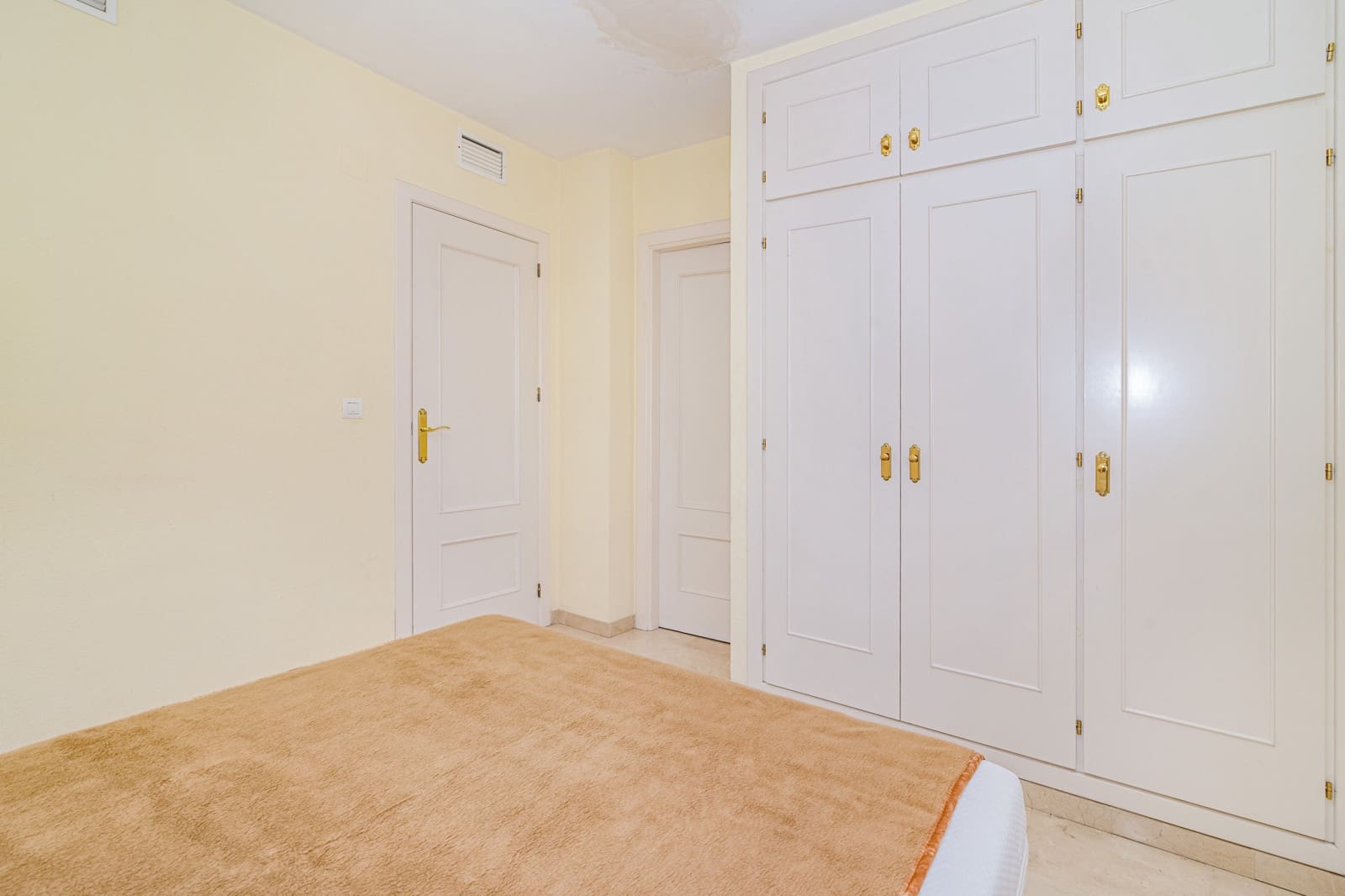 3 soveværelse Byhus til salg i Granada by med swimmingpool garage - € 349.900 (Ref: 9972276)