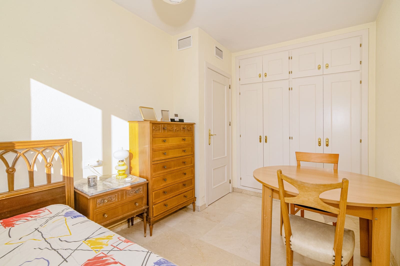 3 soveværelse Byhus til salg i Granada by med swimmingpool garage - € 349.900 (Ref: 9972276)