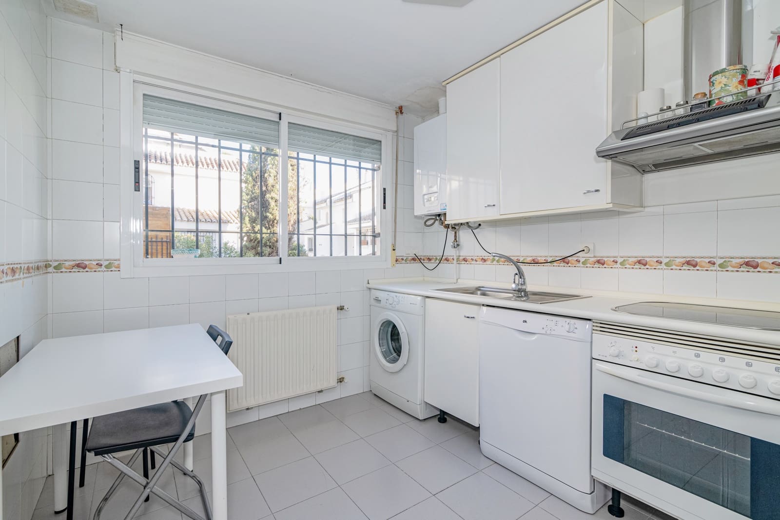 3 soveværelse Byhus til salg i Granada by med swimmingpool garage - € 349.900 (Ref: 9972276)
