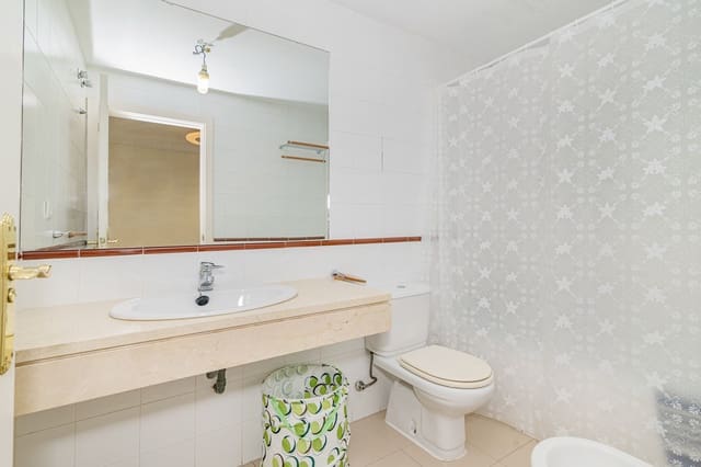 3 soverom Hus til salgs i Granada by med svømmebasseng garasje - € 349 900 (Ref: 9972276)