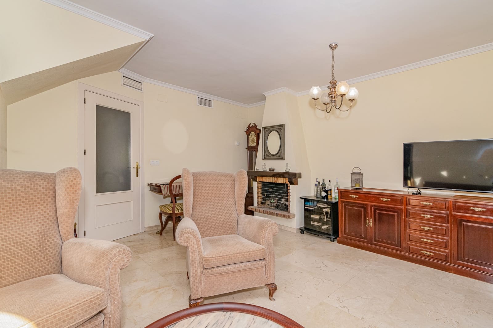 3 soveværelse Byhus til salg i Granada by med swimmingpool garage - € 349.900 (Ref: 9972276)
