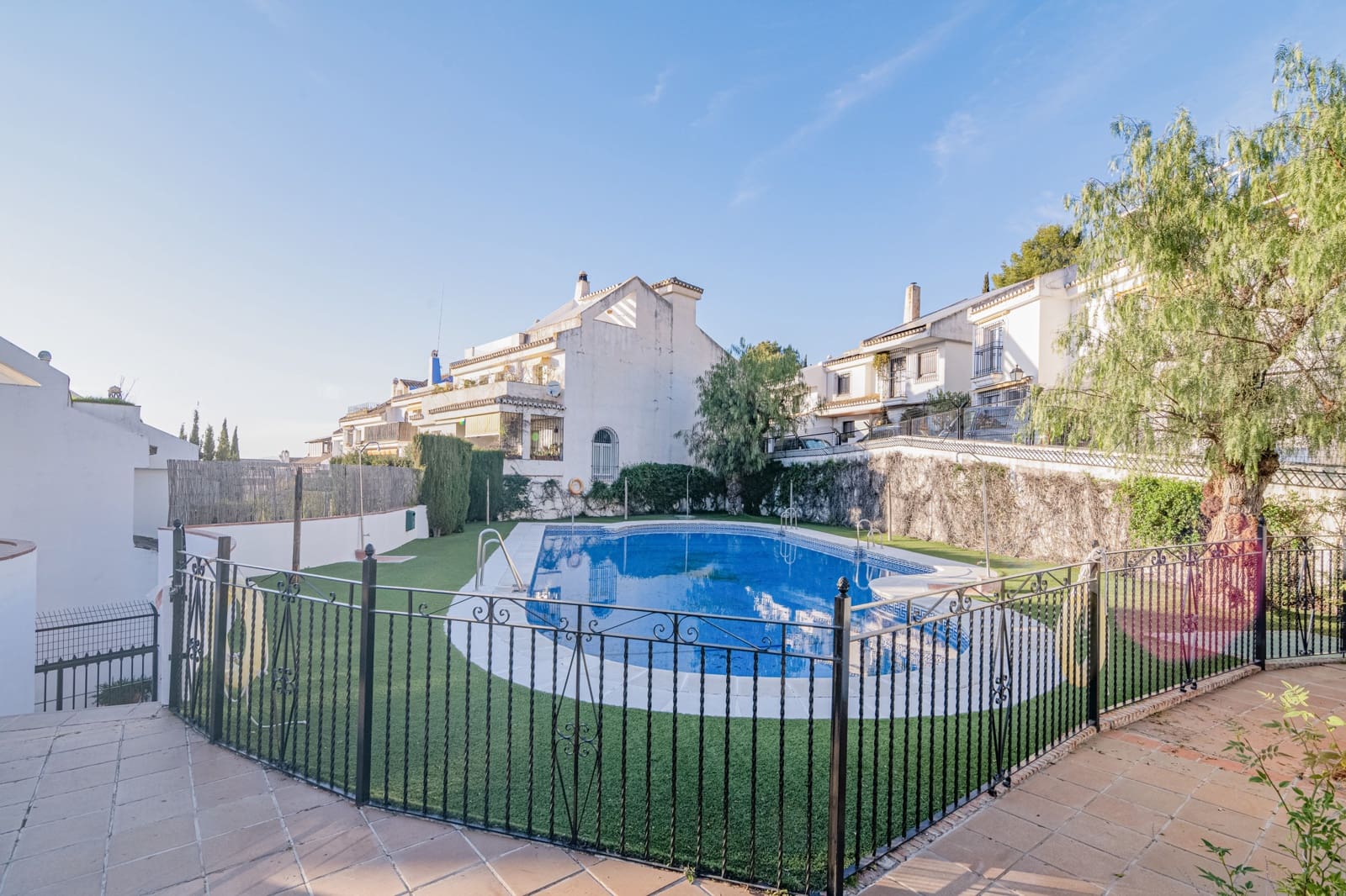 3 soveværelse Byhus til salg i Granada by med swimmingpool garage - € 349.900 (Ref: 9972276)