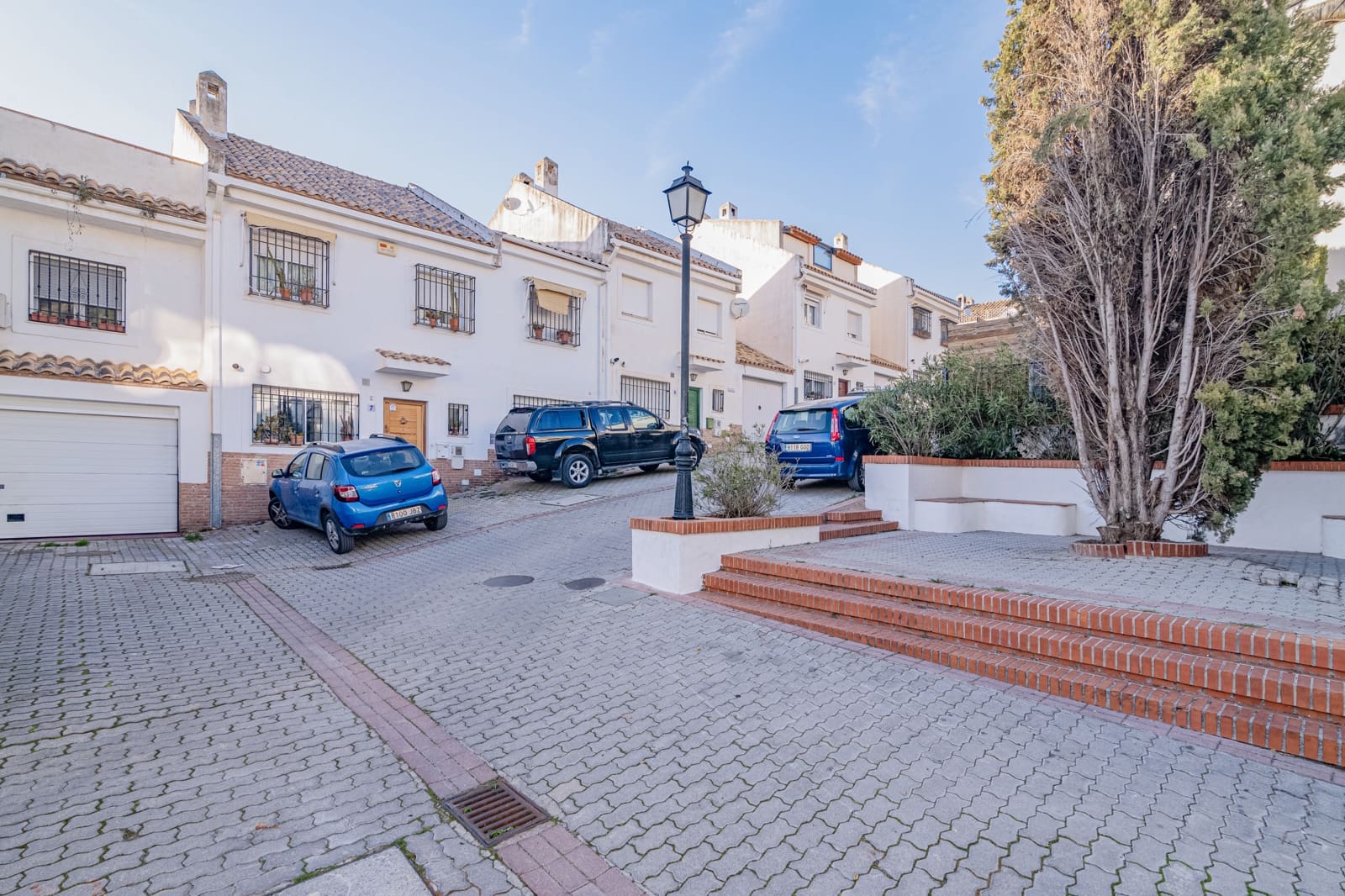 3 soveværelse Byhus til salg i Granada by med swimmingpool garage - € 349.900 (Ref: 9972276)