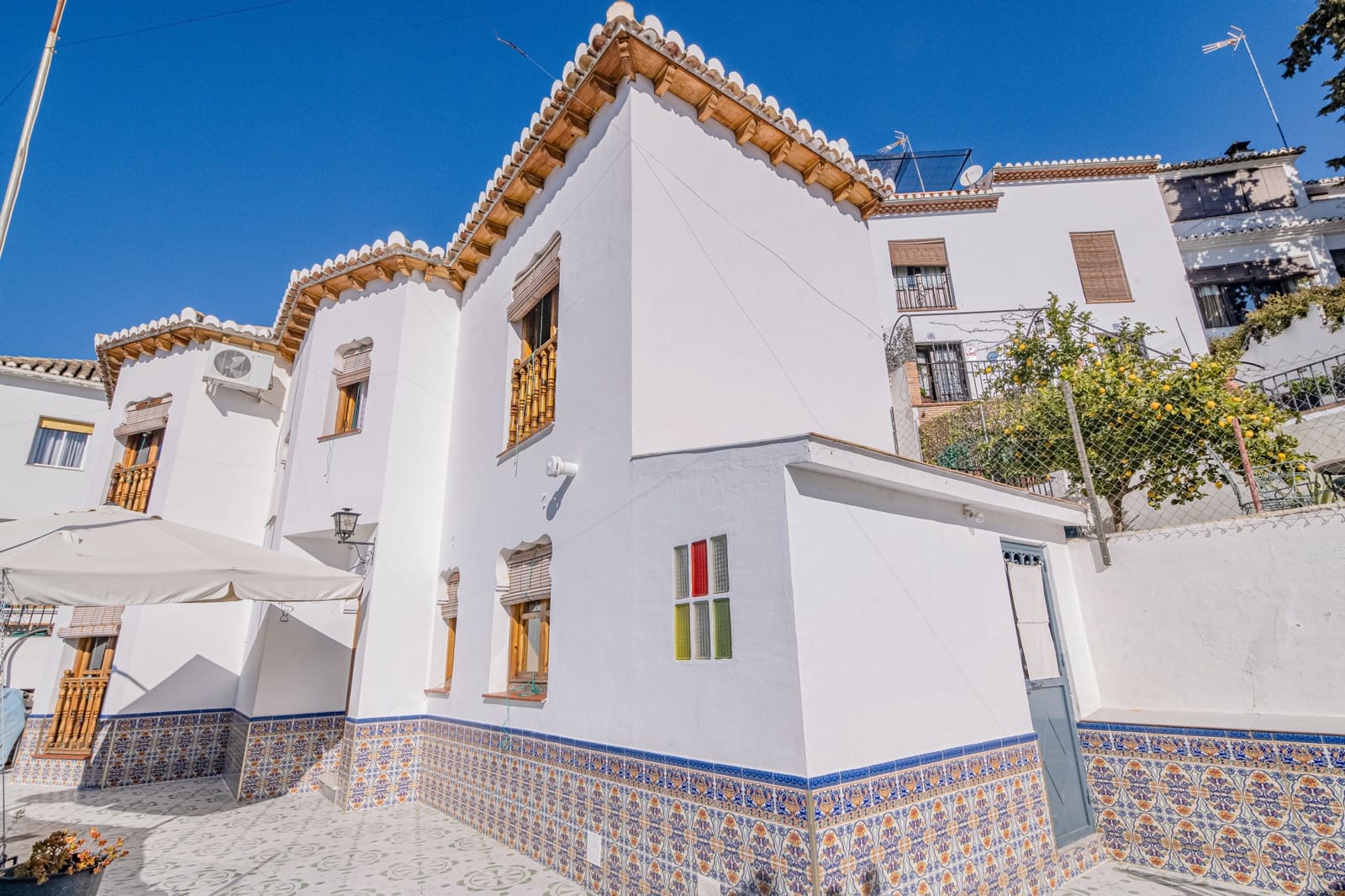 6 soverom Hus til salgs i Granada by med svømmebasseng garasje - € 499 900 (Ref: 9972280)