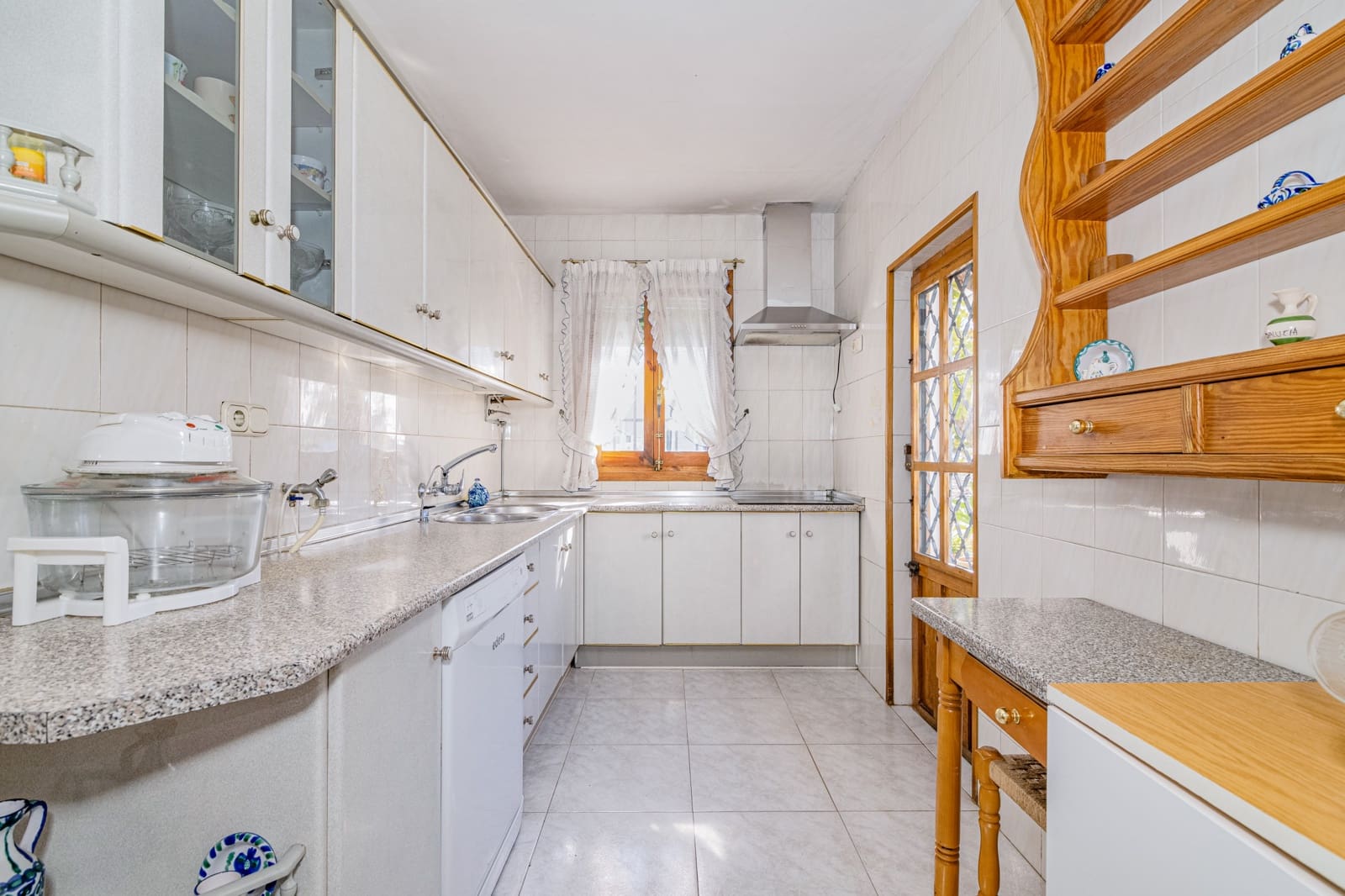6 soverom Hus til salgs i Granada by med svømmebasseng garasje - € 499 900 (Ref: 9972280)